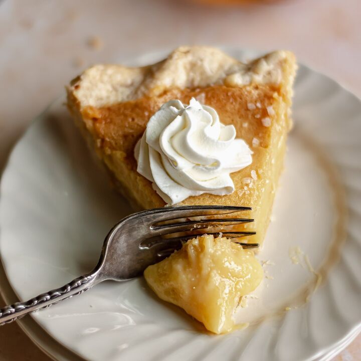 apple butter pie with cinnamon whipped cream