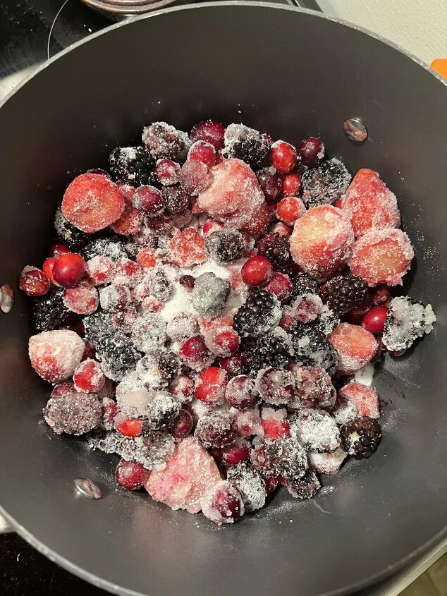 pectin free mixed berry and champagne jam, champagne jam berries