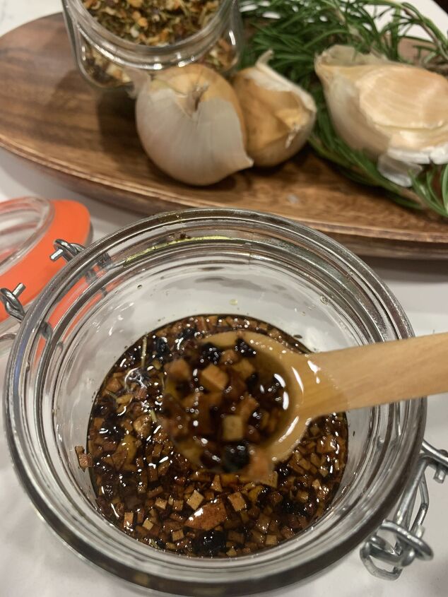 homemade crispy garlic chili oil