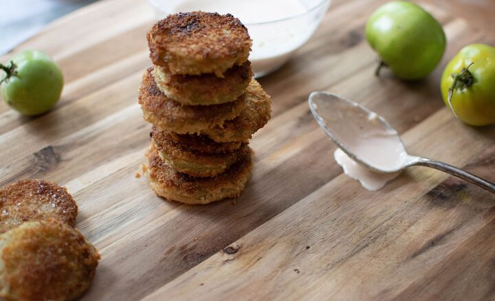 fried green tomatoes with amazing dipping sauce