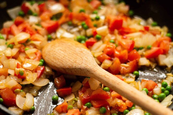 deliciously simple and tasty vegan paella, paella method 1
