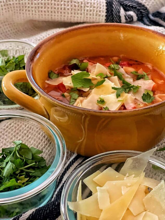 best recipe for pasta fagioli soup, best recipe for pasta fagioli with toppings of parmesan basil and parsley