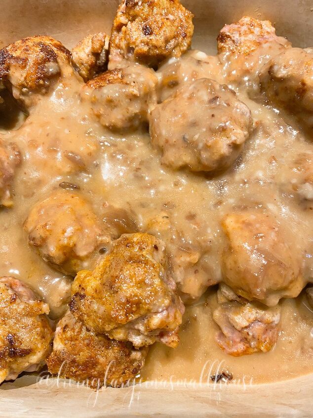 the best ever homemade swedish meatballs recipe, the Swedish meatballs with the creamy sauce ready to go into the oven
