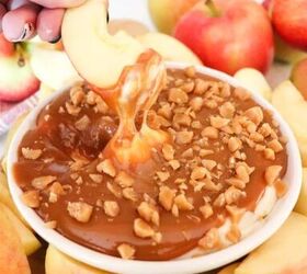 This delicious caramel apple dip is ridiculously easy to make (the perfect dessert for fall!)