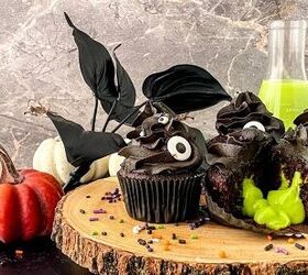 10 ghoulishly good main courses and desserts to haunt your taste buds, How to Make Slime Cupcakes for Halloween Party Treats