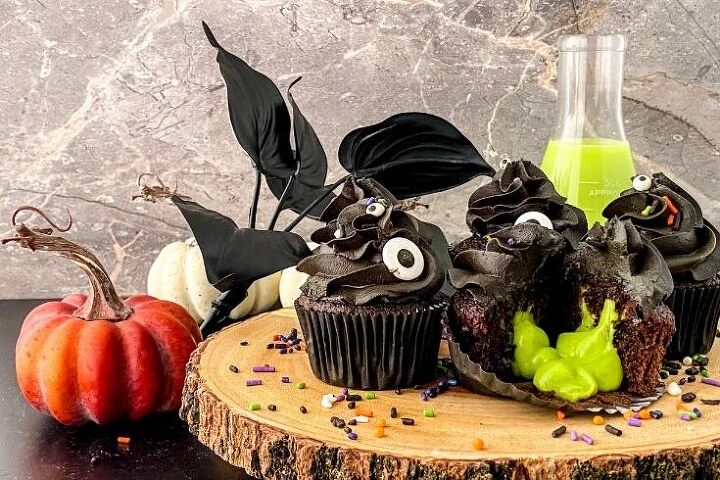 10 ghoulishly good main courses and desserts to haunt your taste buds, How to Make Slime Cupcakes for Halloween Party Treats