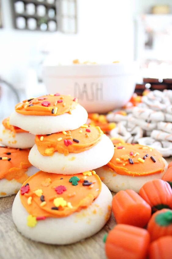 fall dessert charcuterie board, Love me some frosted sugar cookies