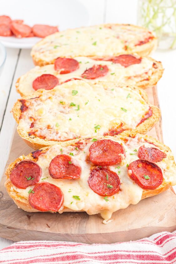 air fryer french bread pizza, Air Fryer French bed pizza slices on cutting board