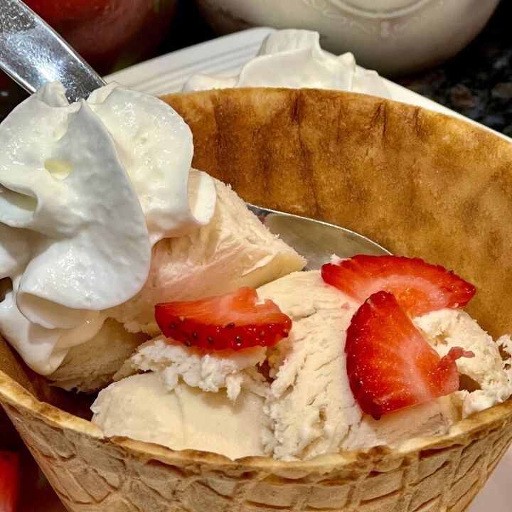 10 eggless dessert recipes, Strawberry Ice Cream
