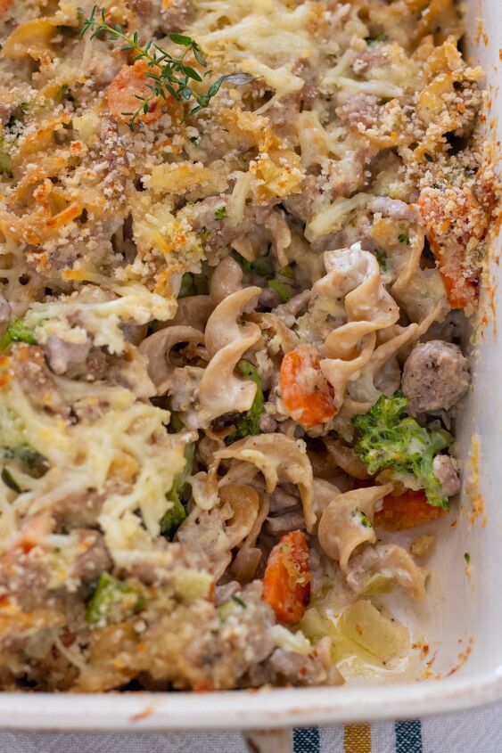 ground turkey broccoli noodle casserole, Creamy noodle casserole with broccoli carrots cream cheese Its topped with panko bread crumb You can see the creamy noodles