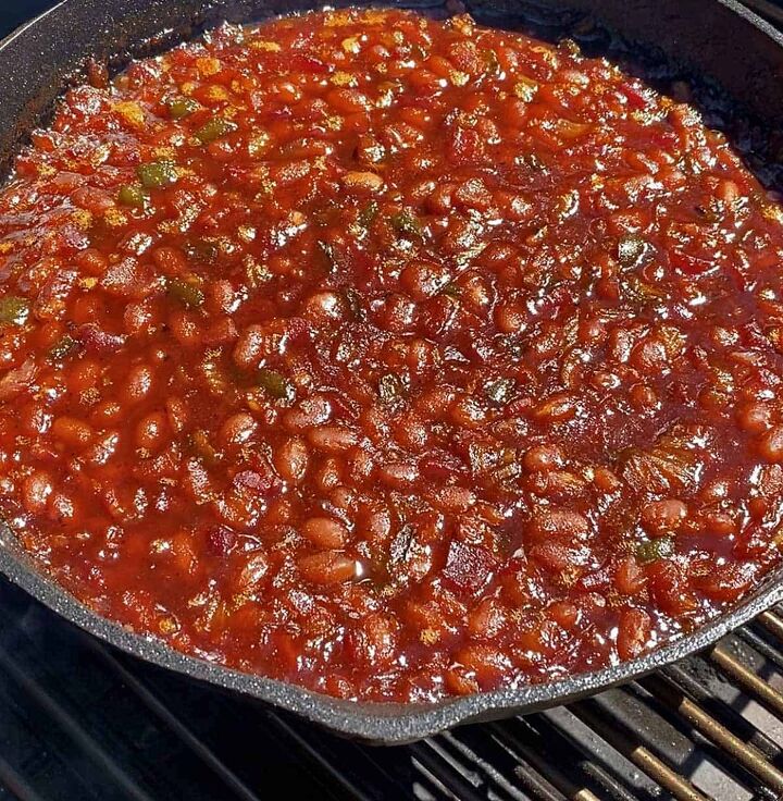 smoked baked beans with bacon and brown sugar, Cooked baked beans in a skillet ready to be removed from the smoker