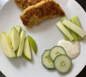 gluten free chicken strips with a kick, gluten free chicken strips plated with ranch dressing dip apple slices and raw vegetables