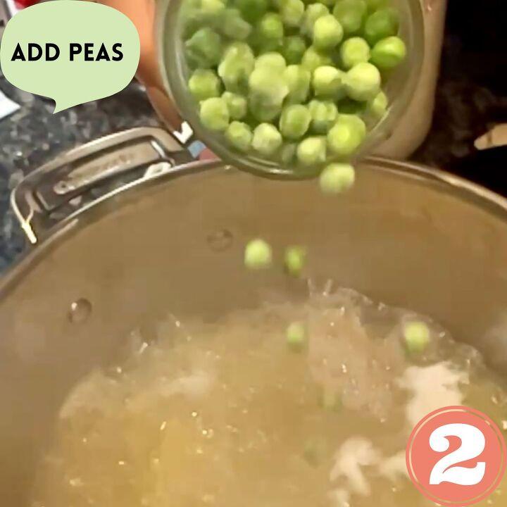 ww spaghetti carbonara with peas, Drop your peas into the boiling water with your pasta