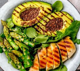 the best cast iron skillet chicken breast recipe, Sliced Avocado Asparagus spinach and sliced grilled chicken on a white plate