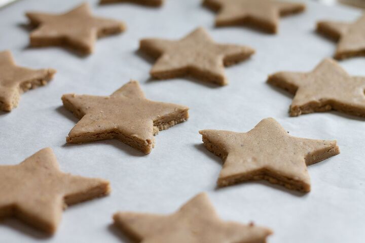 spiced christmas biscuits recipe, Spiced Christmas star biscuits on a baking sheet