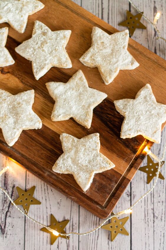spiced christmas biscuits recipe, baked biscuits on a chopping board