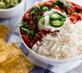 vegetarian chilli con carne, a bowl of chilli served with guacamole and tortilla chips