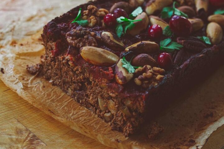 how to make a delicious meat free meatloaf, A slice of vegan meatloaf