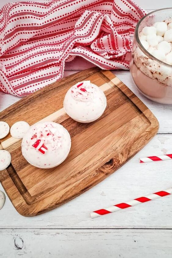 peppermint hot cocoa bombs