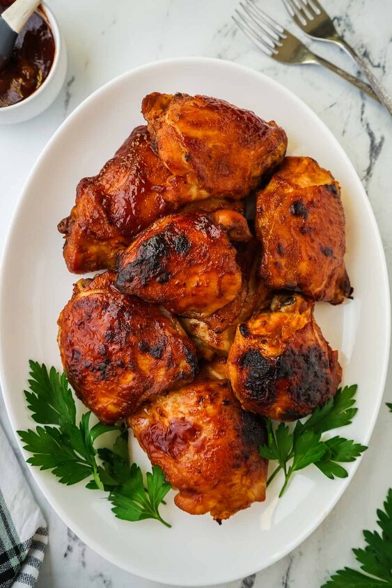 slow cooker bbq chicken thighs, Slow cooker BBQ chicken thighs on a white platter