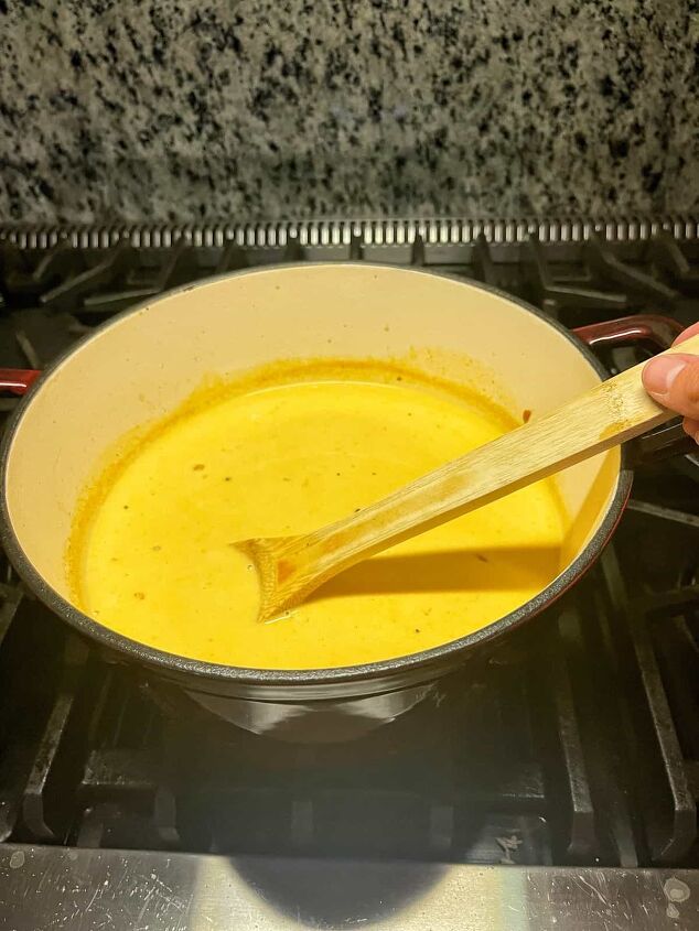 the best creamy pumpkin soup recipe, mIxing the ingredients together to make creamy pumpkin soup recipe