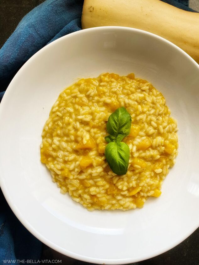 pumpkin risotto a flavorful easy recipe, Creamy Easy Pumpkin Risotto in a plate garnished with basil