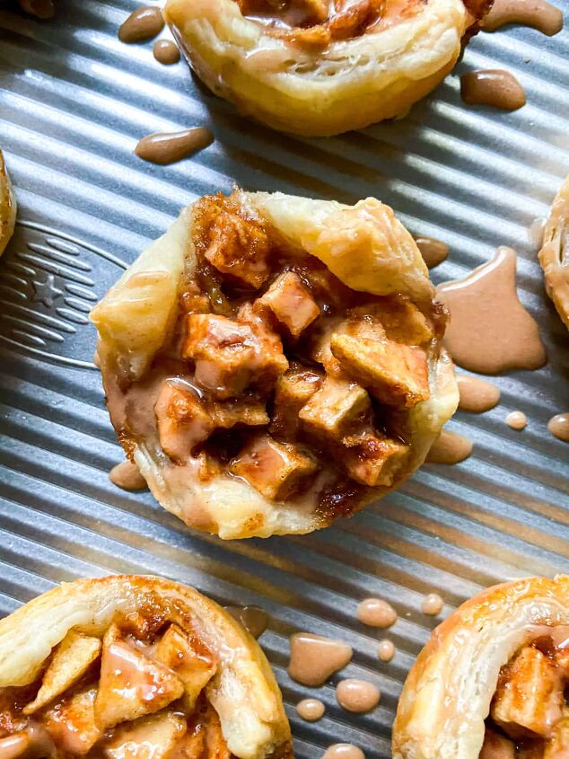 mini apple pies puff pastry, A mini apple pie with maple cinnamon glaze