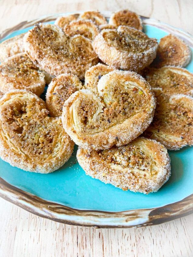 pistachio palmiers with cardamom, Palmiers on a plate