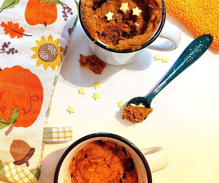 pumpkin spice mug cake that fall dreams are made of, Two pumpkin spice mug cakes
