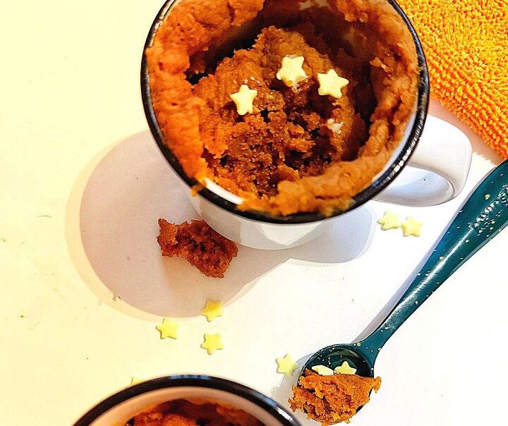 pumpkin spice mug cake that fall dreams are made of, Two pumpkin spice mug cakes