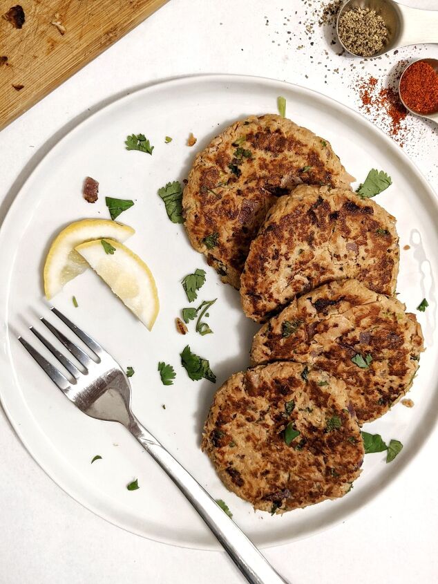 hot n spicy tuna cakes paleo keto, Learn how to make the perfect crispy healthy and spicy tuna fish cakes using almond flour and canned tuna and then cooking them in air fryer baking them in the oven or frying them on a non stick skillet