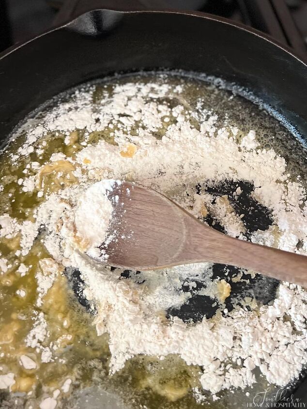 the easiest southern country gravy, Mixing flour in butter to make a roux