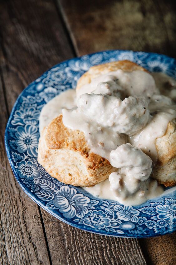 the easiest southern country gravy, Biscuits and sausage gravy