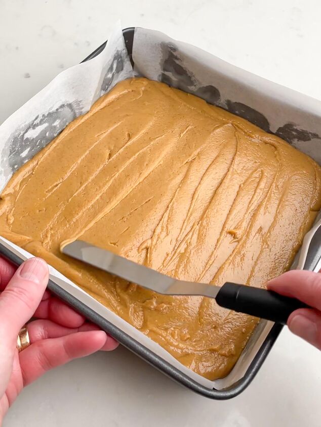 peanut butter fudge no bake, spreading peanut butter fudge mixture in square pan