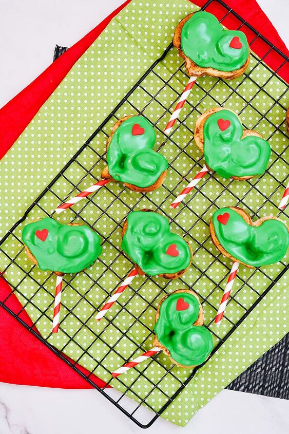 Grinch Cinnamon Rolls Easy Christmas Breakfast Idea Foodtalk grinch-cinnamon-rolls-easy-christmas-breakfast-idea-foodtalk
