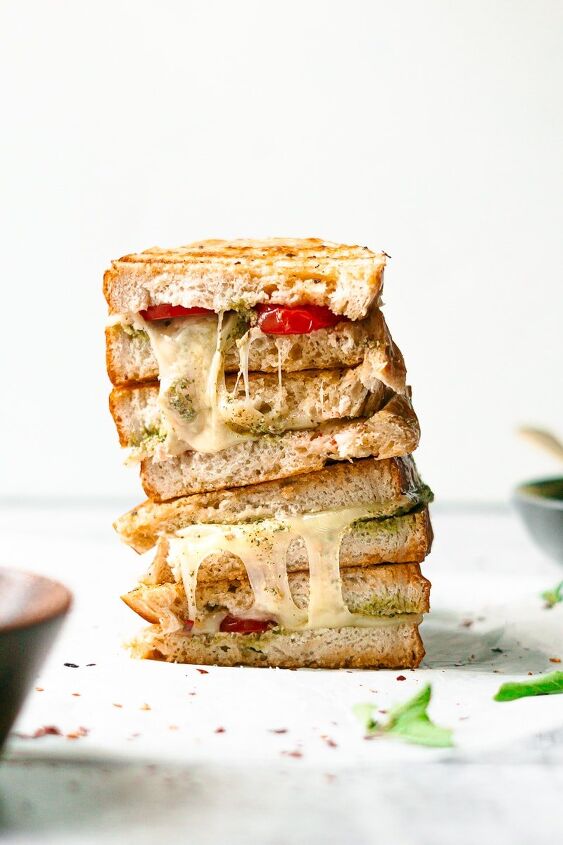 pesto grilled cheese with garlic butter