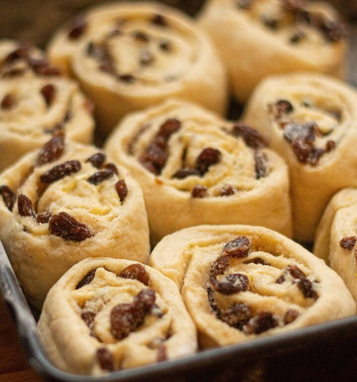 how to make easy vegan chelsea buns, Rolled chelsea buns ready to bake