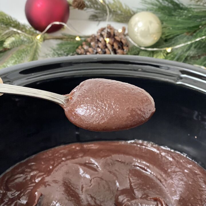 holiday cranberry apple butter, Holiday Cranberry Apple Butter on a spoon after being blended smooth