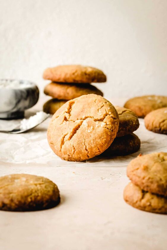 brown butter cookie company recipe, Leaning and stacked brown butter cookies