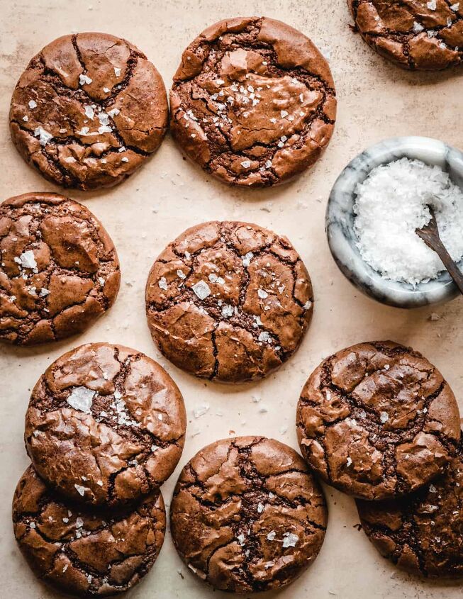 brownie crinkle cookies, try sandwiching these brownie cookies with salted caramel frosting