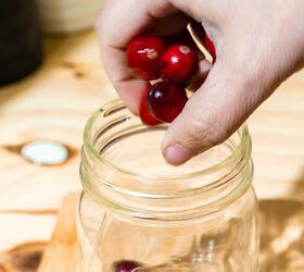 Make this 4-ingredient Christmas cocktail to completely impress your guests!