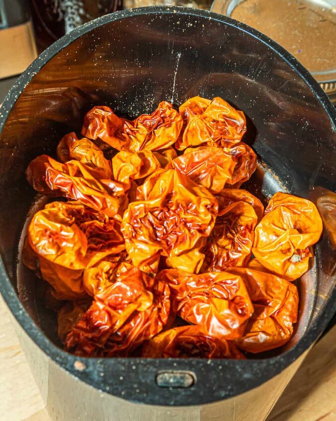 dehydrated tomato powder recipe, whole dried tomatoes in a spice grinder