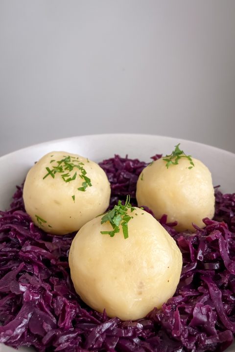 potato dumplings and red cabbage with apples, Kartoffelkno del Kartoffelklo sse Rotkraut Rotkohl Blaukraut Potatoe Dumplings Red Cabbage Purple Cabbage Plantbasedredhead