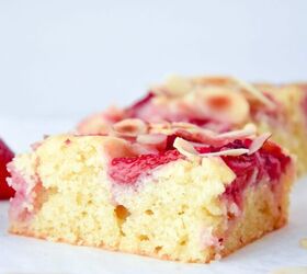 Strawberry Almond Cake Bars | Foodtalk