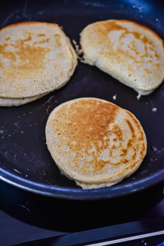 cottage cheese pancakes only 4 ingredients, The pancakes are ready to flip when the edges are dry and bubbles come up the middle