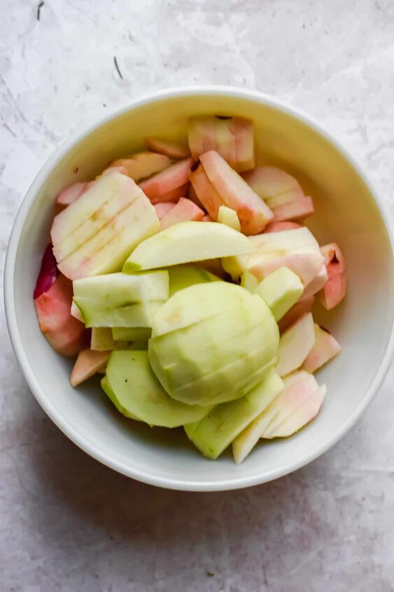 the best homemade apple pie, Peel and slice the apples