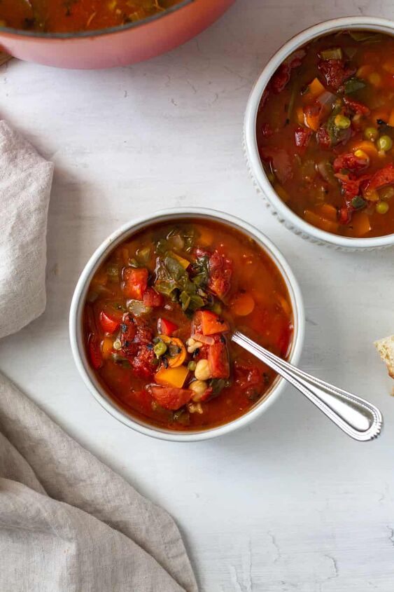 copycat panera bread 10 vegetable soup, panera bread 10 vegetable soup in a white bowl