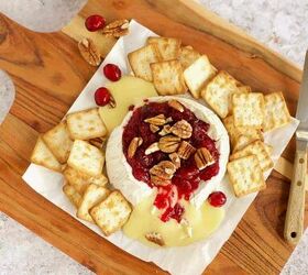 Baked Brie With Cranberry Sauce