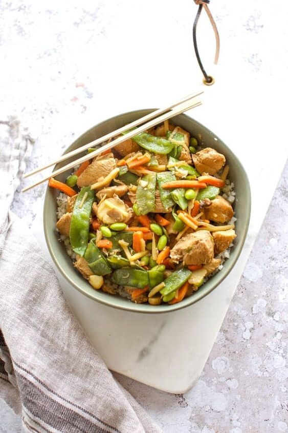 instant pot chicken stir fry, overhead view of instant pot chicken stir fry in a bowl