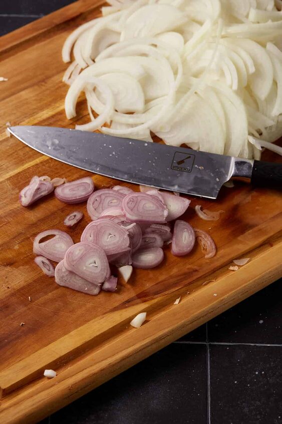 sour cream and onion dip, Sliced onions and shallots on a cutting board